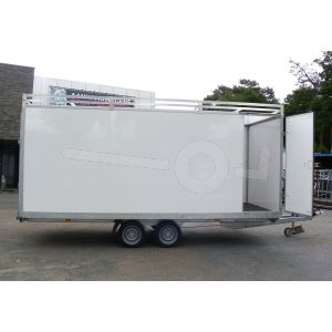 Power Trailer gesloten plateau aanhangwagen (lxbxh) 457x200x200cm, model GEPLA NR.9, Bruto 2000kg, witte glad plywood panelen met polyester coating (ook wit dak), Tandemas geremd.