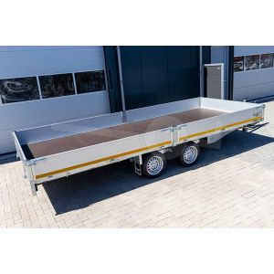 Geremde tandemasser Eduard plateauwagen 4520-4-PB40-270-63, lxb 456x200cm, 40cm borden, laadvloerhoogte 63cm en bruto laadvermogen van 2700kg.