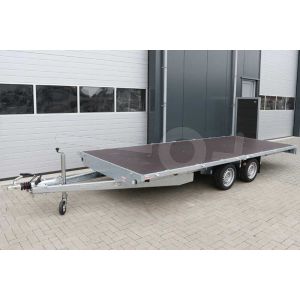 Vlakke Eduard plateauwagen zonder borden. Afmeting 506x220cm. Laadvloerhoogte 63cm. Bruto laadvermogen 3000kg.