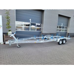 Vlemmix boottrailer O, 840x255cm (lxb), bruto 2700kg (netto 2130kg), tandemas geremd.