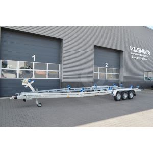 Vlemmix boottrailer V, 920x255cm (lxb), bruto 3500kg (netto 2760kg), tridem (3 assen van 1350kg) geremd.